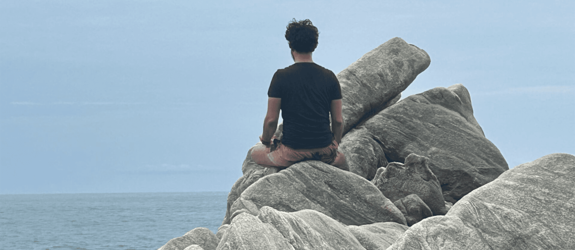 Sera en un espacio de calma frente al mar