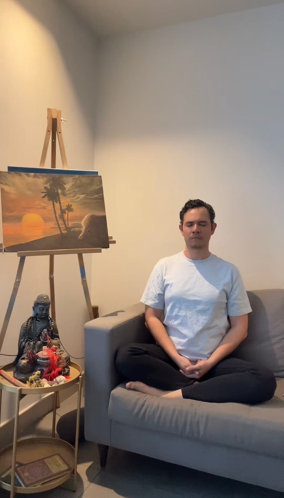 Sera meditando en casa